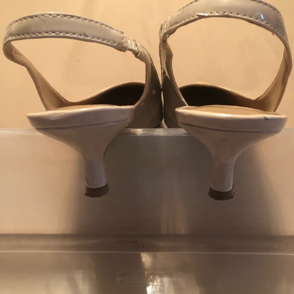 Beige kitten heel pumps - Picture 2 of 4